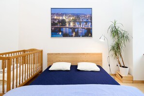 ファミリー スタジオ 1 ベッドルーム キッチン | デスク、WiFi (無料)、ベッドシーツ