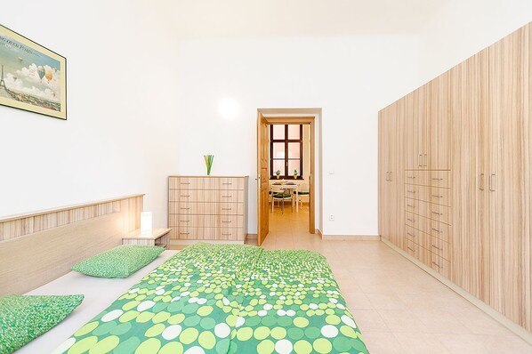 Standard Studio, 1 King Bed, Kitchen, Corner | Desk, free WiFi, bed sheets