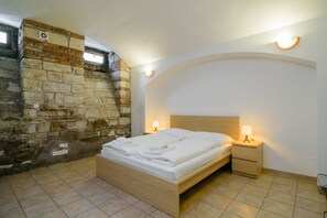 Estúdio básico | Escrivaninha, Wi-Fi de cortesia, roupa de cama