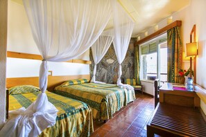 Interior detail - Ngulia Safari Lodge (Tsavo)