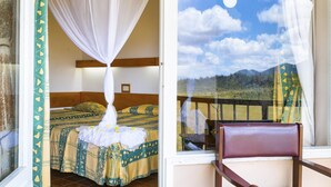 Indoor wedding - Ngulia Safari Lodge (Tsavo)