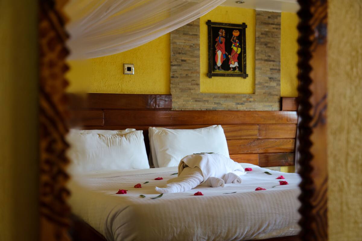 1 bedroom, premium bedding, in-room safe, desk