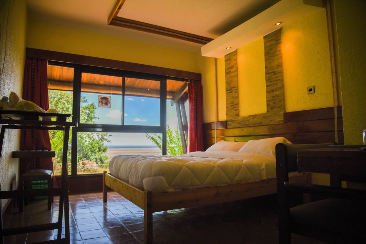1 bedroom, premium bedding, in-room safe, desk