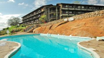 Kolam renang terbuka