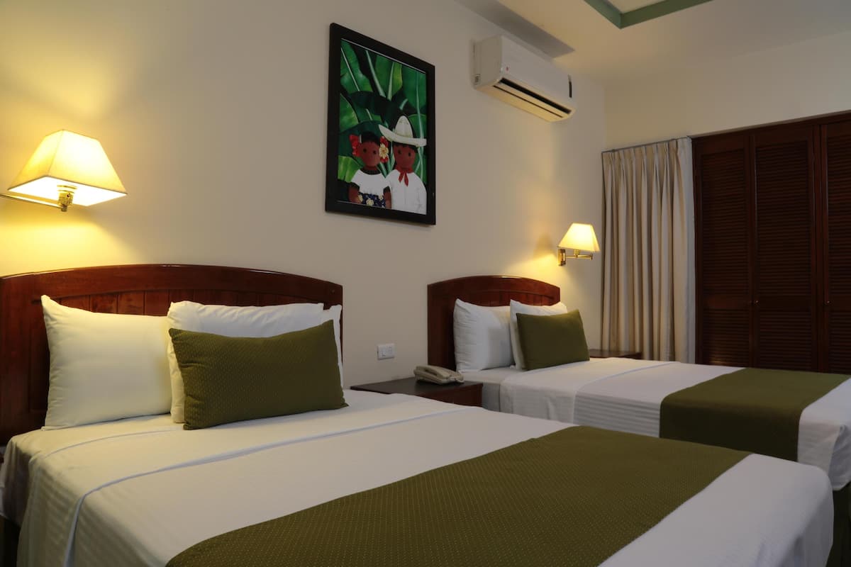 Premium bedding, in-room safe, desk, iron/ironing board