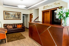 Reception - El Faro Inn (Lima)