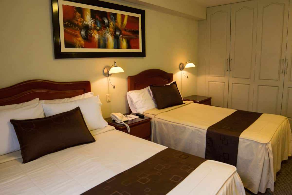Quarto duplo | Frigobar, cofres nos quartos, escrivaninha, Wi-Fi de cortesia