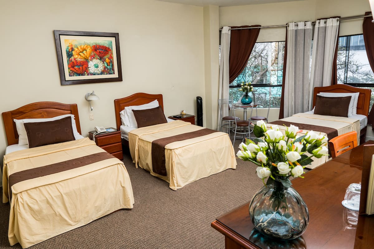 Triple Room | Minibar, in-room safe, desk, free WiFi