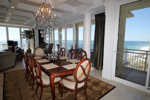 Family dining - La Playa by Luxury Coastal Vacations (Pensacola)