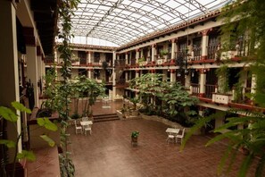 Breakfast, lunch and dinner served - Hotel D' Monica  (San Cristóbal de las Casas)
