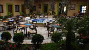 Outdoor dining - Gran Hotel El Encanto (San Cristobal de las Casas)