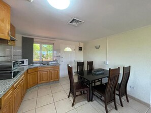 2 Bedroom Apartment | Private kitchen | Fridge, microwave, oven, stovetop - Del Rey Apartments (Noord)