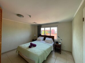 2 Bedroom Apartment | In-room safe, individually furnished, iron/ironing board, bed sheets - Del Rey Apartments (Noord)