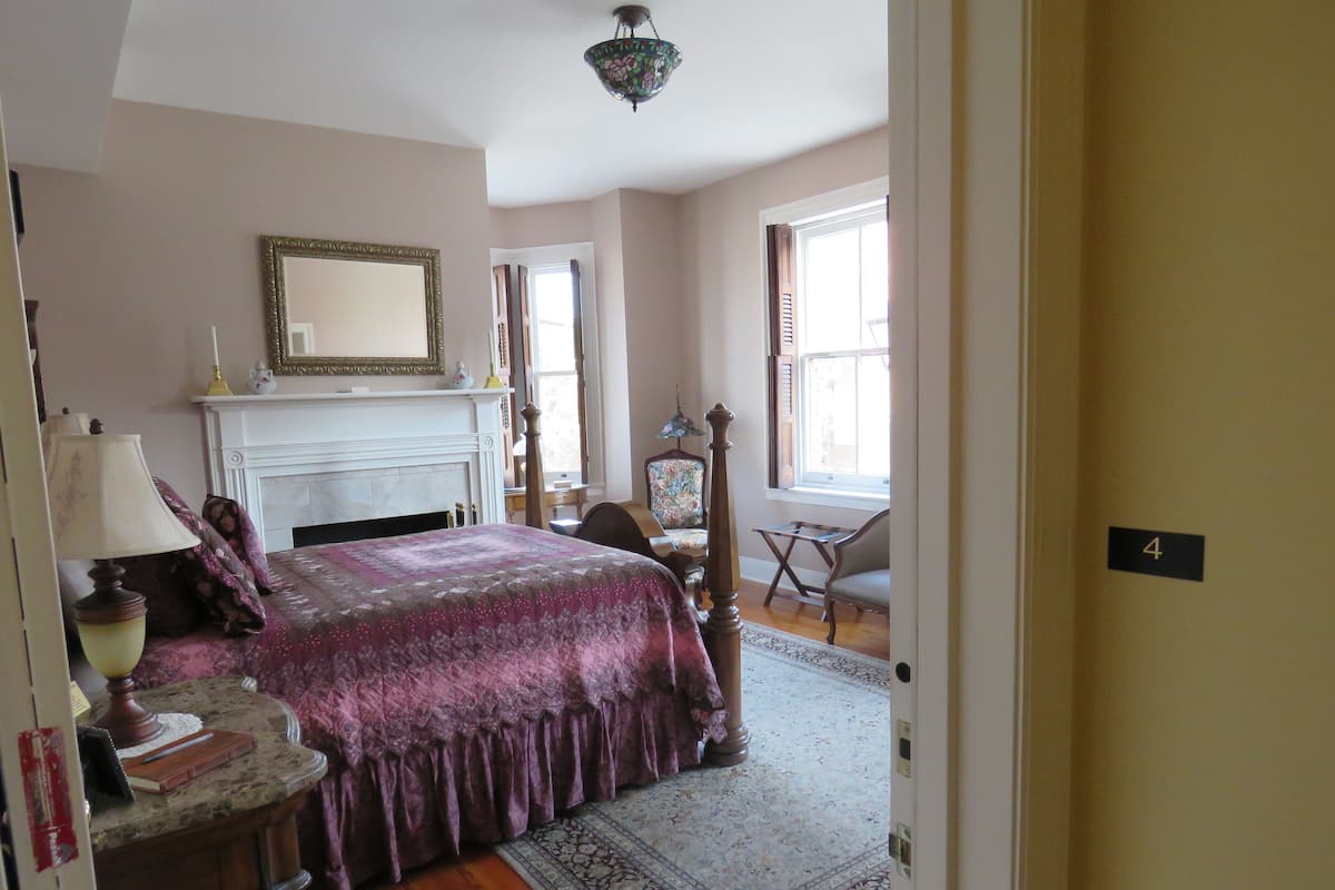 Suite (The Gettysburg) | Ropa de cama de alta calidad y tabla de planchar con plancha