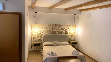 Double Room | 3 bedrooms, premium bedding, desk, iron/ironing board