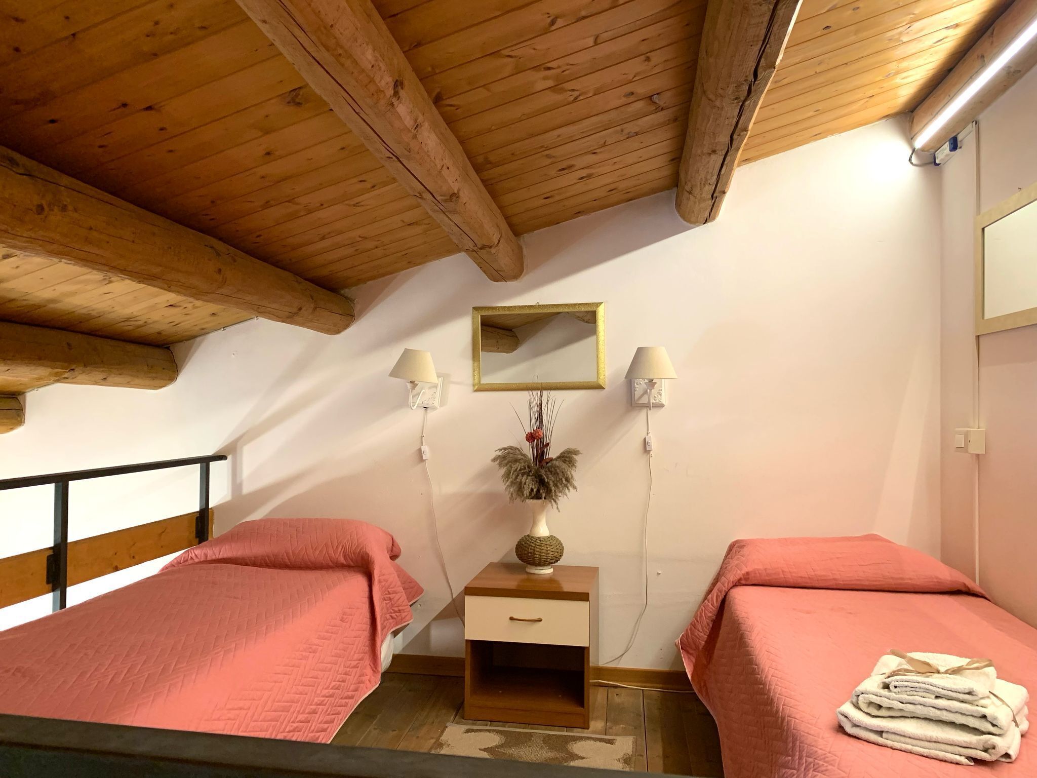 4 人部屋 | 3 室のベッドルーム、高級寝具、デスク、アイロン / アイロン台