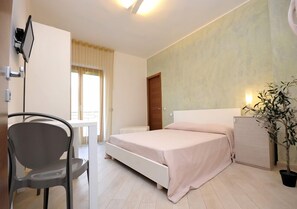 Economy Double Room, 1 Bedroom, Ensuite | Down duvets, cots/infant beds, free WiFi, wheelchair access