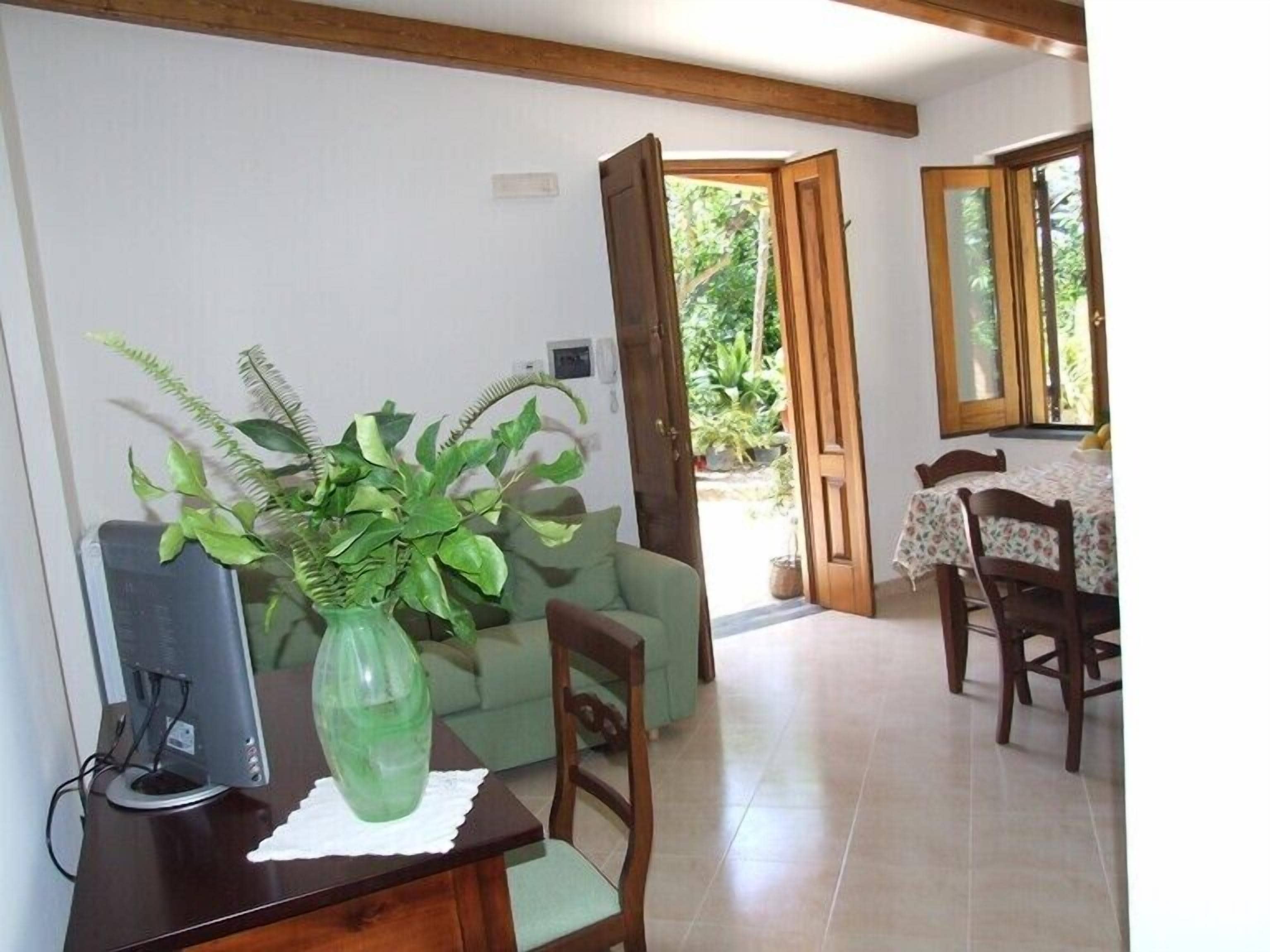 Appartement, 2 slaapkamers (3 People) | Woonruimte | Een televisie