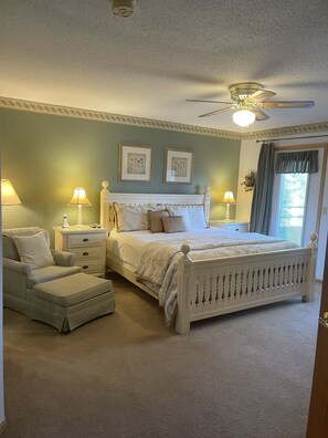 Premium-huoneisto, 2 makuuhuonetta, 2 kylpyhuonetta (Jacuzzi Tub in Master Bath) | 2 makuuhuonetta, yksilöllisesti sisustettu, yksilöllisesti kalustettu