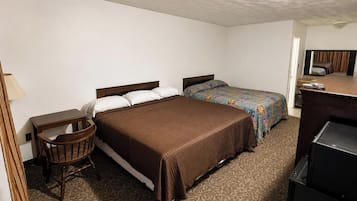 Room, Non Smoking (2 Full Beds) | Desk, WiFi (free), bed sheets