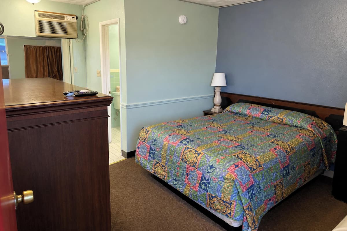 Desk, WiFi (free), bed sheets