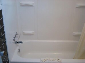 Bathroom - Gray Plaza Motel Benton I-57 IL (Benton)