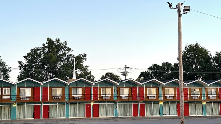 Gray Plaza Motel Benton Rend Lake I-57