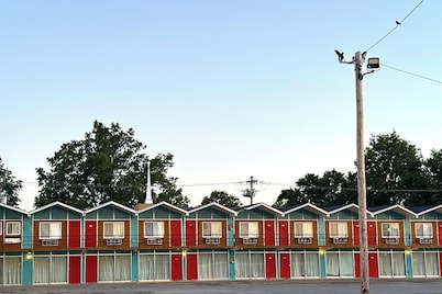 Gray Plaza Motel Benton Rend Lake I-57