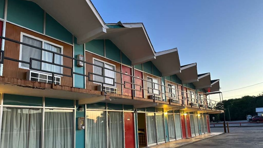 Gray Plaza Motel Benton Rend Lake I-57
