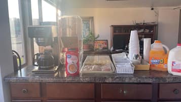 Free daily continental breakfast