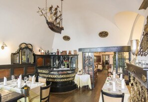 Restaurant - Hotel Embassy (Karlovy Vary)