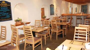 Daily full breakfast (GBP 10.00 per person)