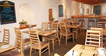 Se ofrece un desayuno completo todos los días (por un coste adicional)