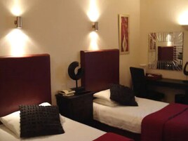 Schreibtisch, Bügeleisen/Bügelbrett, kostenloses WLAN, Bettwäsche