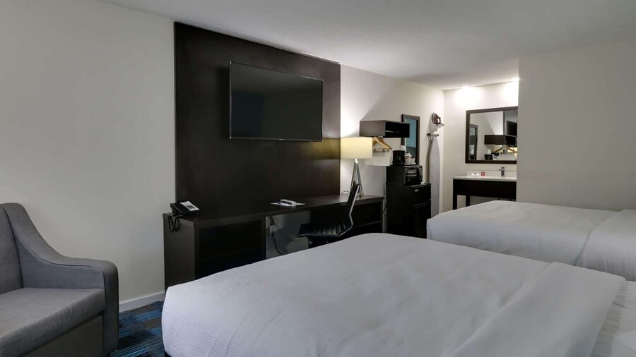 Travelodge by Wyndham Calhoun South I-75