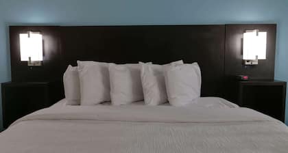 Travelodge by Wyndham Calhoun South I-75