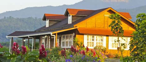ห้องลักซ์ชัวรี่สวีท, วิวภูเขา | บริเวณภายนอก
