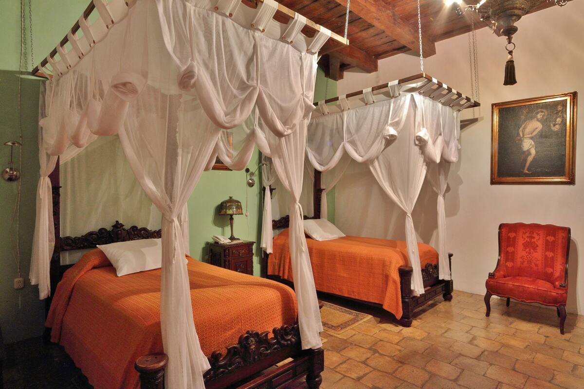 Premium bedding, iron/ironing board, free WiFi, bed sheets