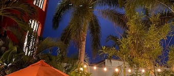 Hotel y Suites Los Encantos