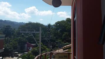 Habitacion king size y balcón | Balcón