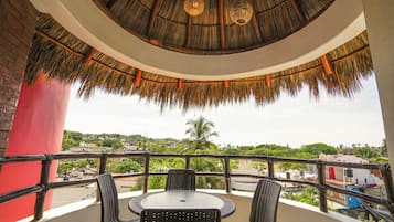 Habitación doble Confort, vista a la alberca | Terraza o patio