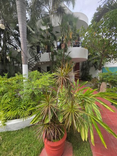 Hotel y Suites Los Encantos