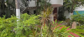 Hotel y Suites Los Encantos