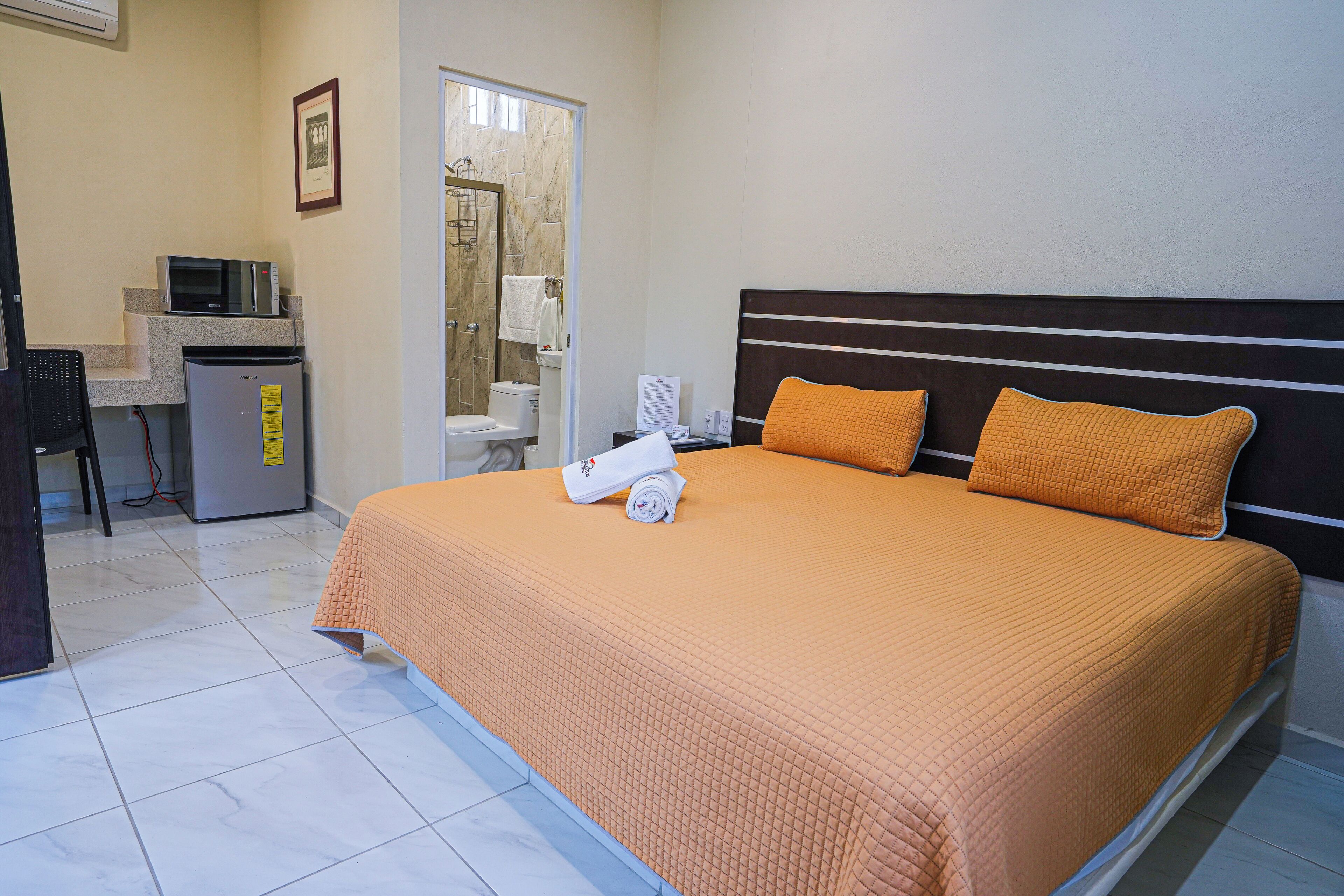 Comfort Room, 1 King Bed | Premium bedding, minibar, in-room safe, bed sheets