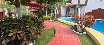 Hotel y Suites Los Encantos