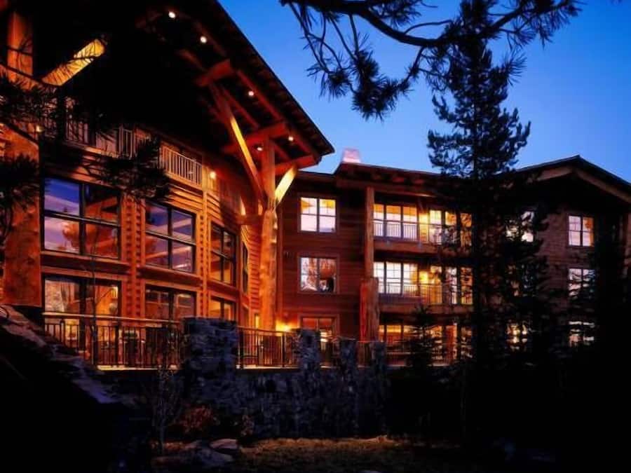 Facciata della struttura - sera/notte