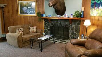 En 32-tommers Flatskjerm-TV med Parabol-TV samt TV