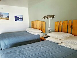 Cortinas blackout, tabla de planchar con plancha y wifi gratis 