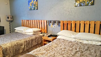 Standaard tweepersoonskamer, 2 tweepersoonsbedden | Verduisterende gordijnen, een strijkplank/strijkijzer, gratis wifi