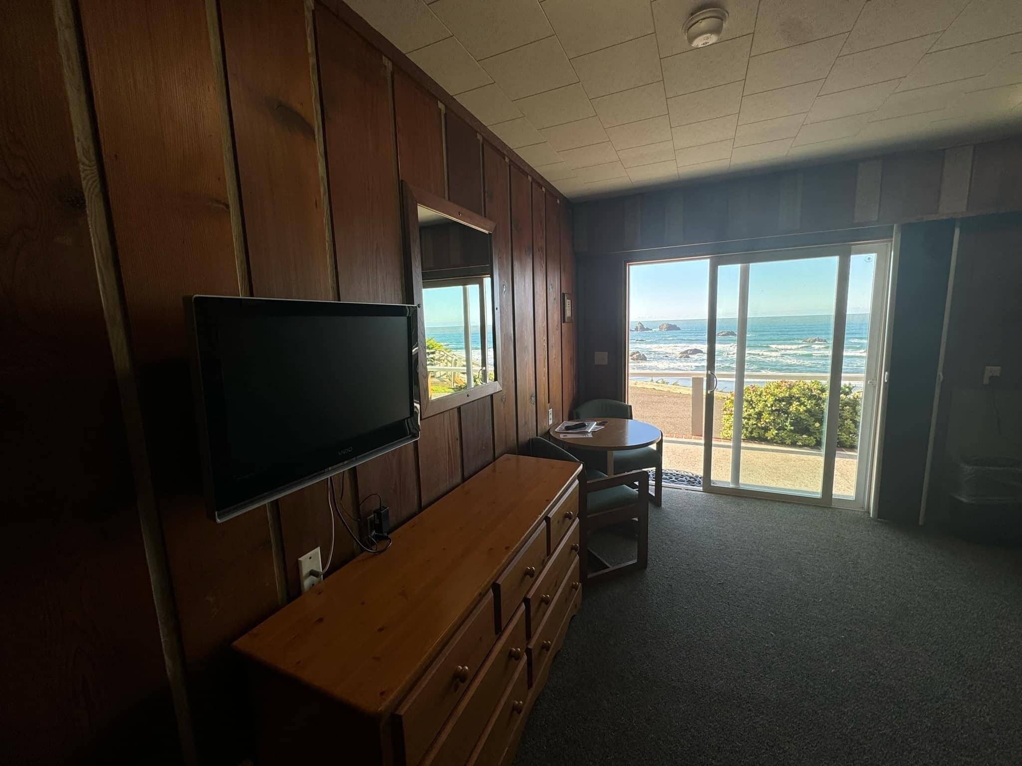 basic room, 1 queen bed, pets allowed, oceanfront | beach/ocean view